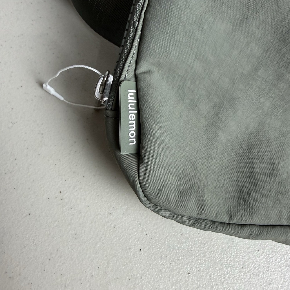 Lululemon Everywhere Belt Bag 1L Grey Sage Adjustable Crossbody Strap Waists/Hip - Picture 3 of 7